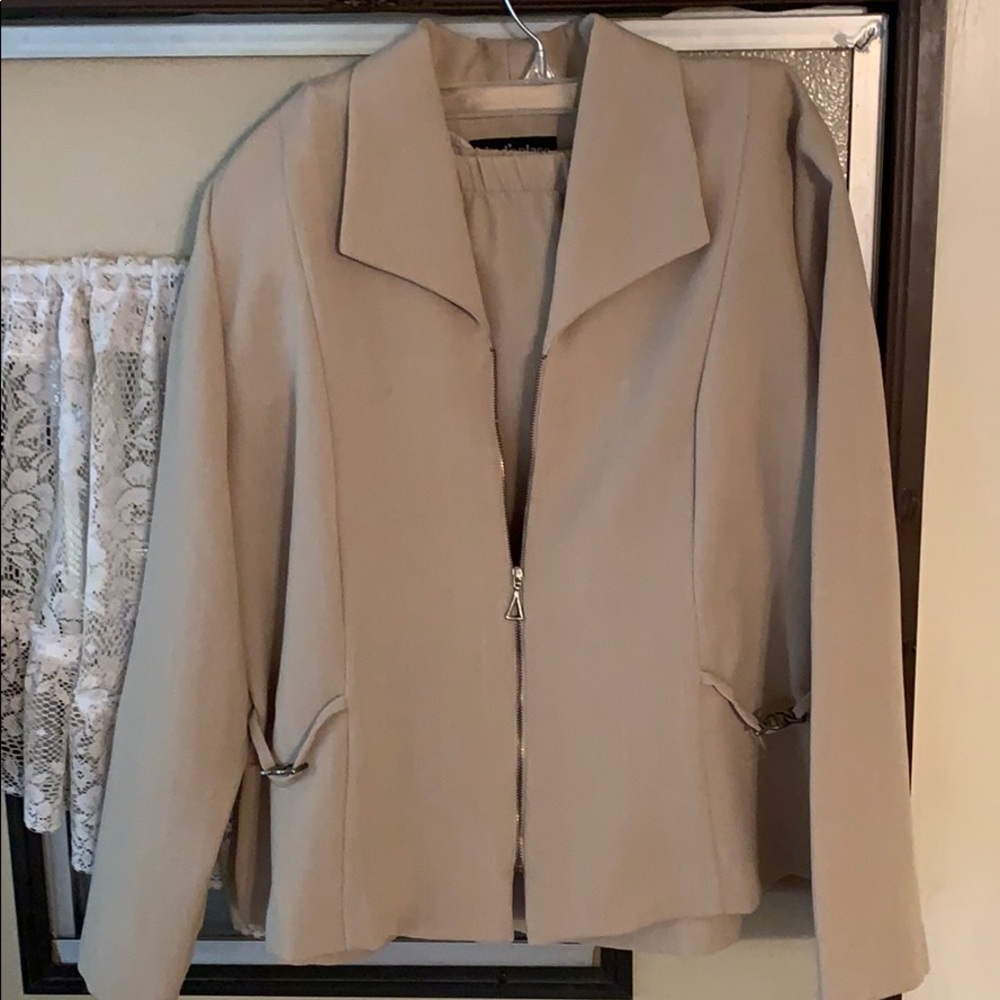 Chads Place 2pc suit